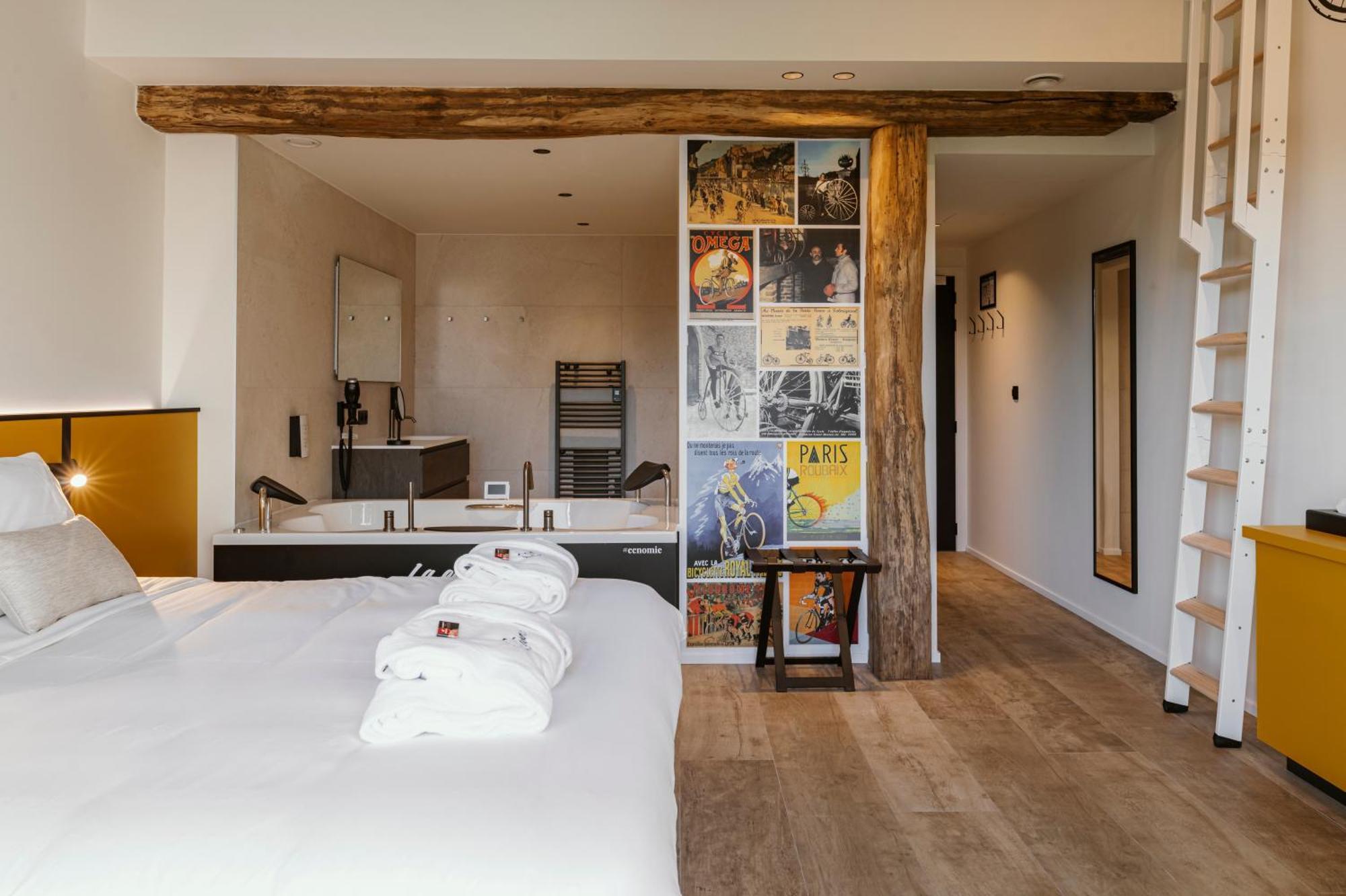 Cc Nomie Hotel Restaurant 디넝 외부 사진
